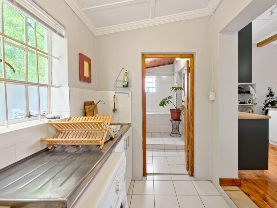 To Let 2 Bedroom Property for Rent in Vredehoek Western Cape